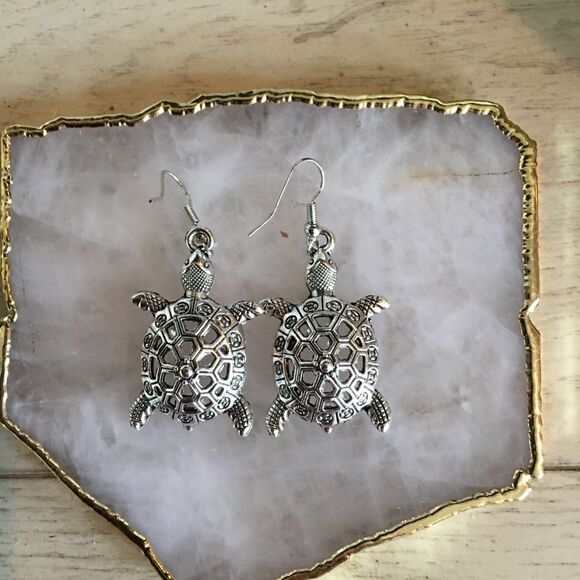 ADORABLE SILVER Plated Turtle Earrings! - Picture 4 of 16